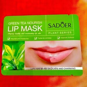 🍵 Sadoer 🌿 Green Tea Nourishing Lip Mask (Dulls lines, brightens!)